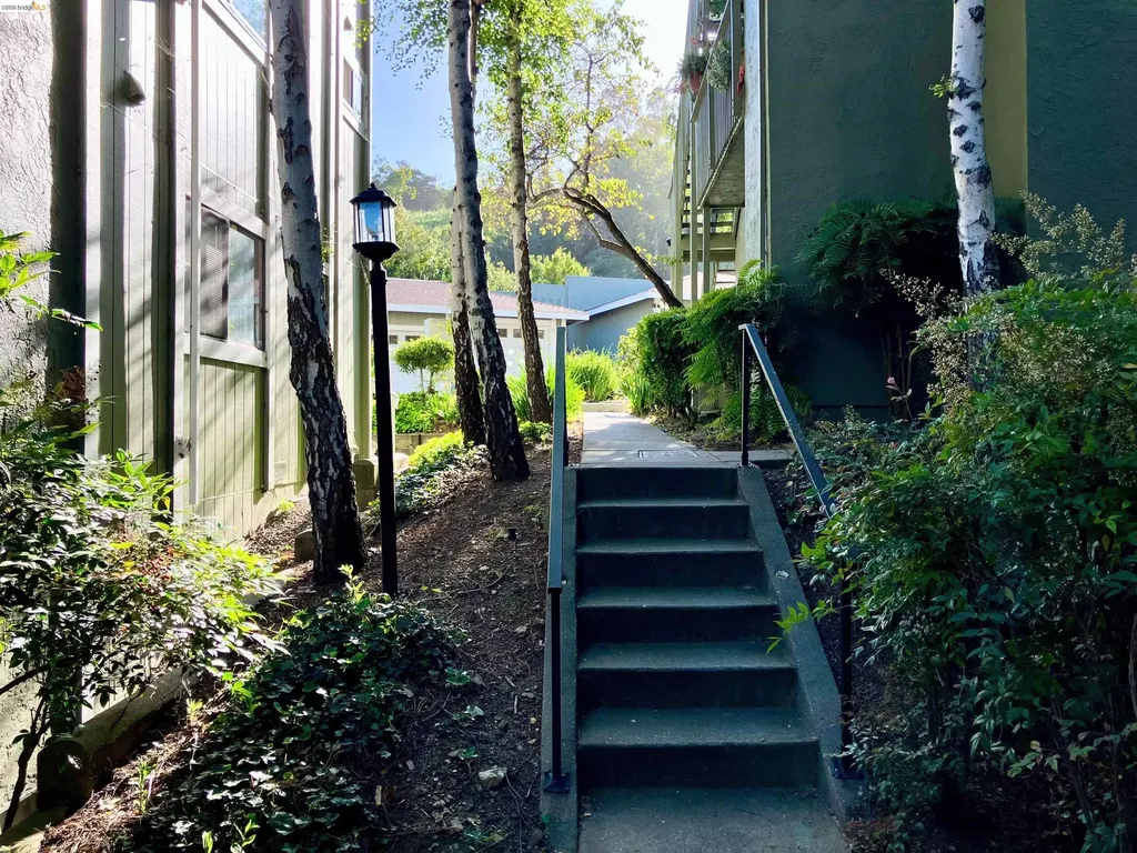 8761 Mountain Boulevard Oakland CA 94605