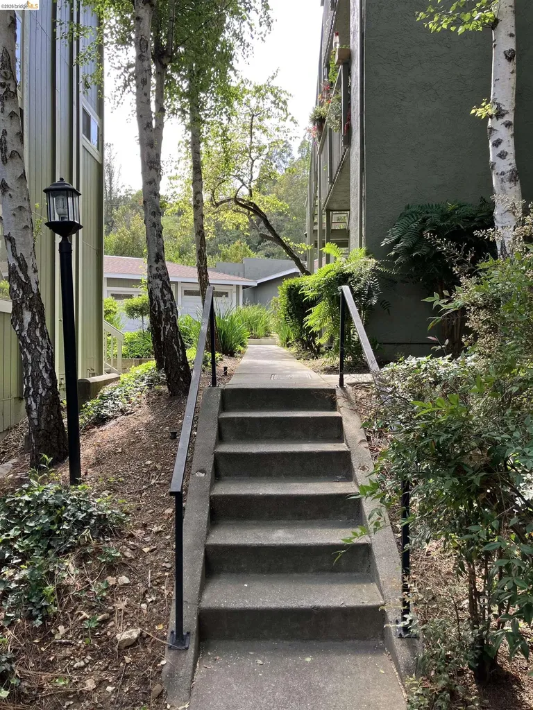 8761 Mountain Boulevard Oakland CA 94605