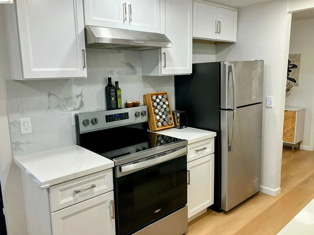 8761 Mountain Boulevard Oakland CA 94605