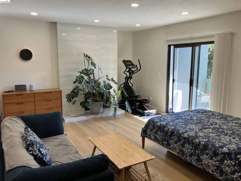 8761 Mountain Boulevard Oakland CA 94605