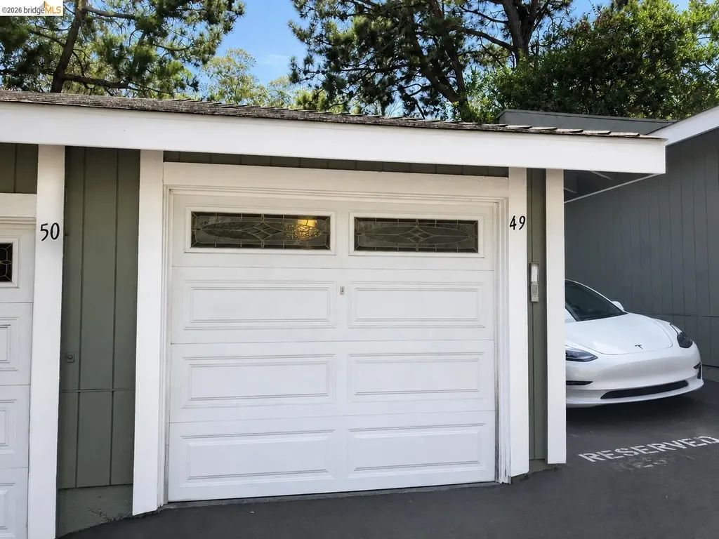 8761 Mountain Boulevard Oakland CA 94605