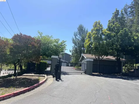 8761 Mountain Boulevard Oakland CA 94605