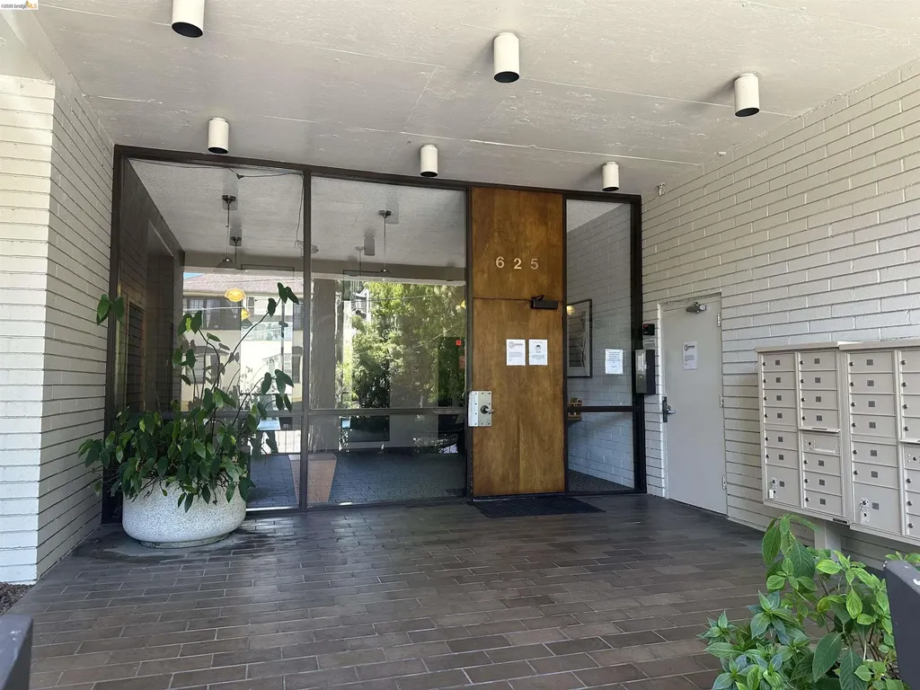 625 El Dorado Avenue Oakland CA 94611