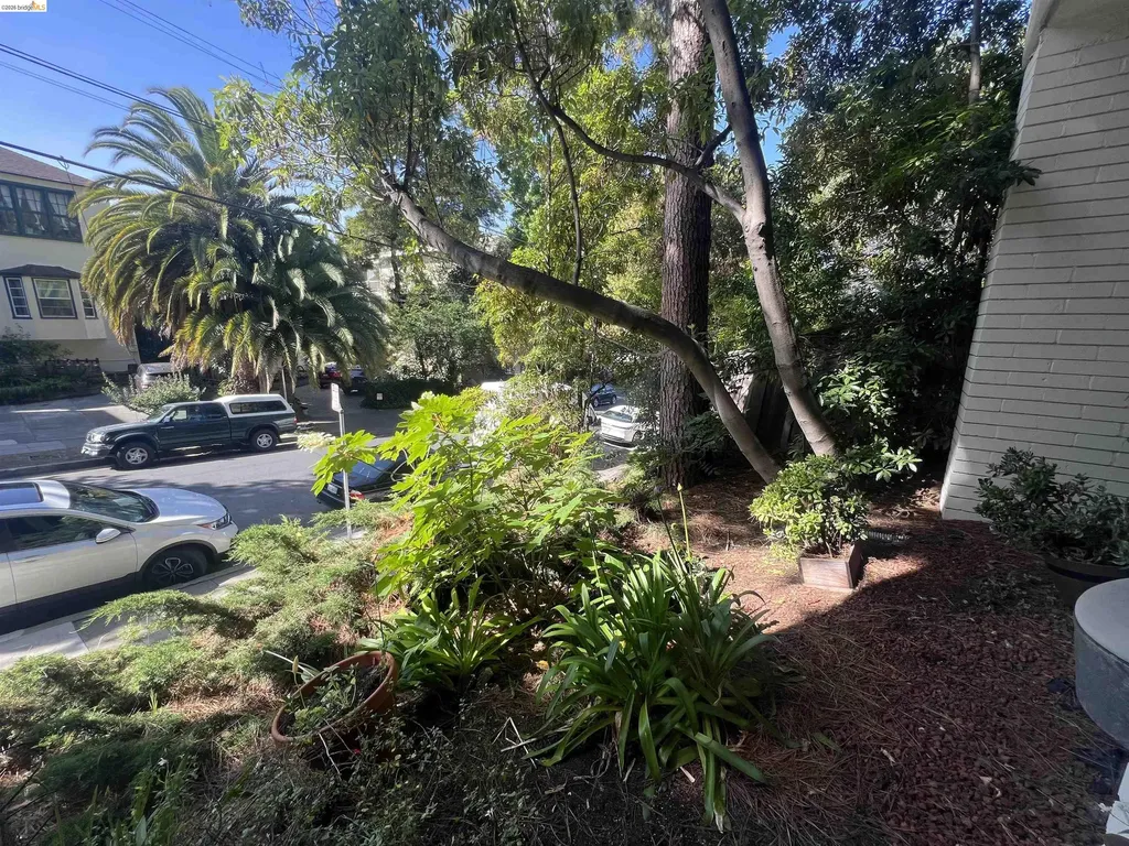 625 El Dorado Avenue Oakland CA 94611