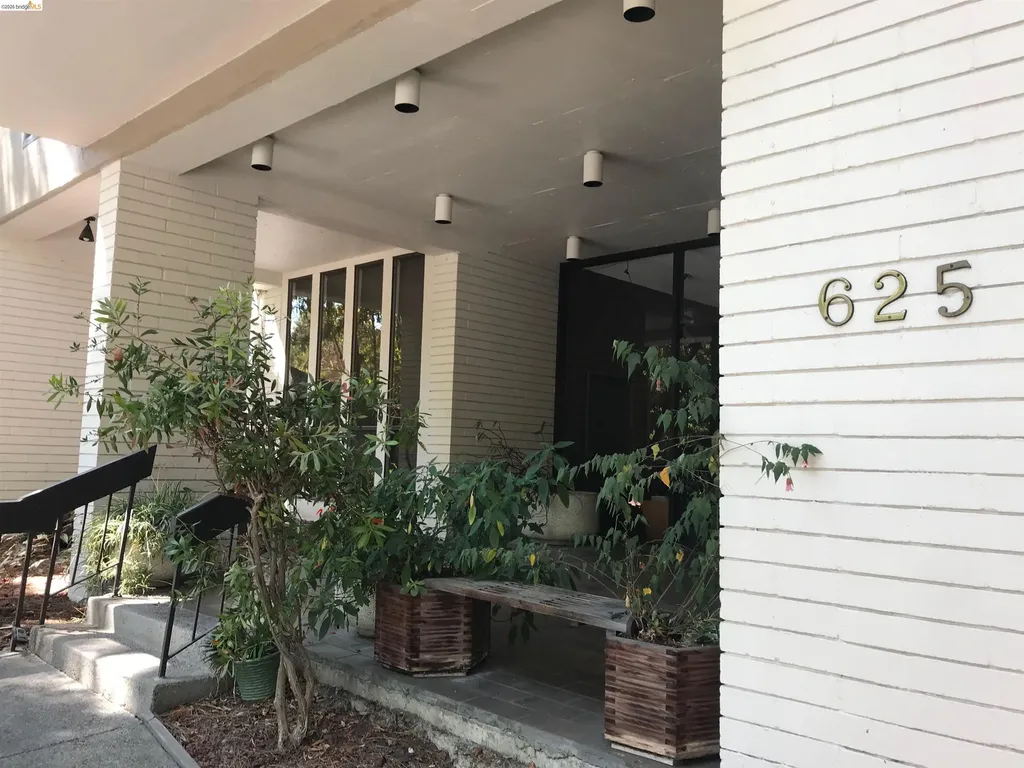 625 El Dorado Avenue Oakland CA 94611