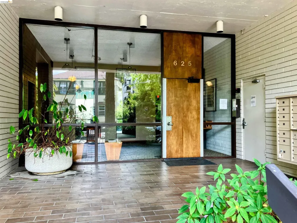 625 El Dorado Avenue Oakland CA 94611