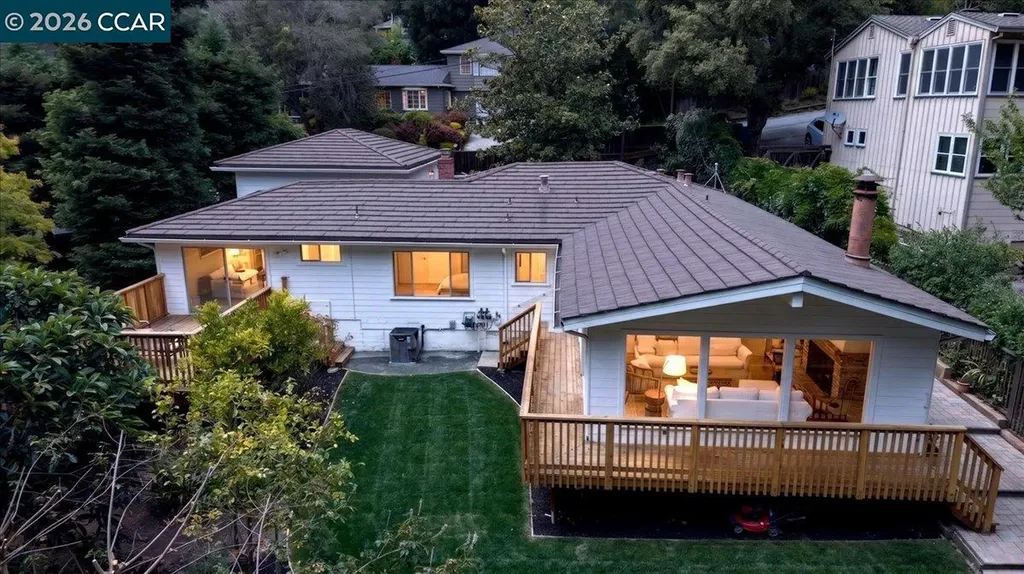 24 Las Vegas Road Orinda CA 94563