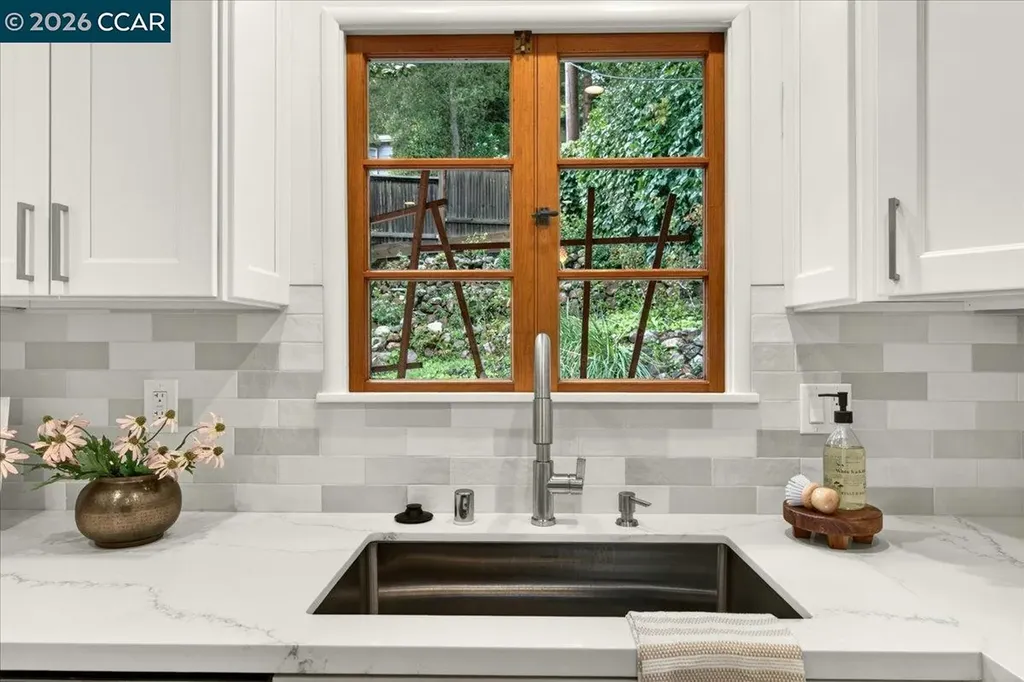 24 Las Vegas Road Orinda CA 94563