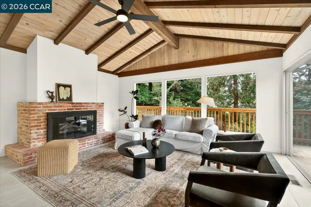 24 Las Vegas Road Orinda CA 94563