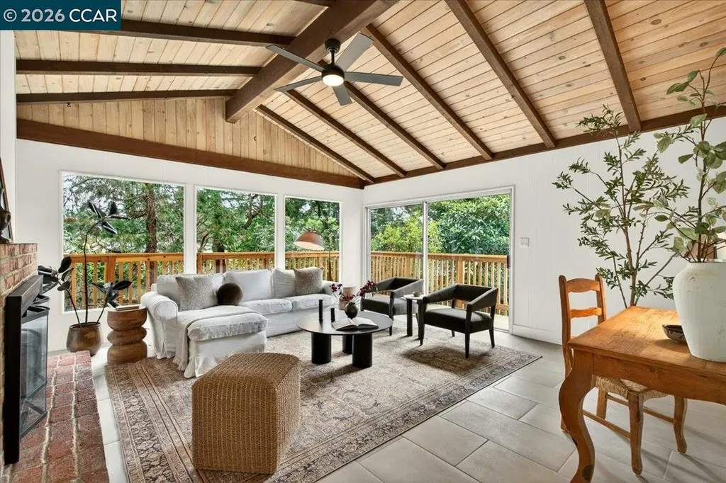 24 Las Vegas Road Orinda CA 94563
