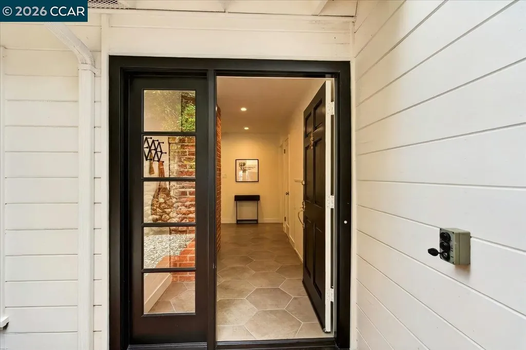 24 Las Vegas Road Orinda CA 94563