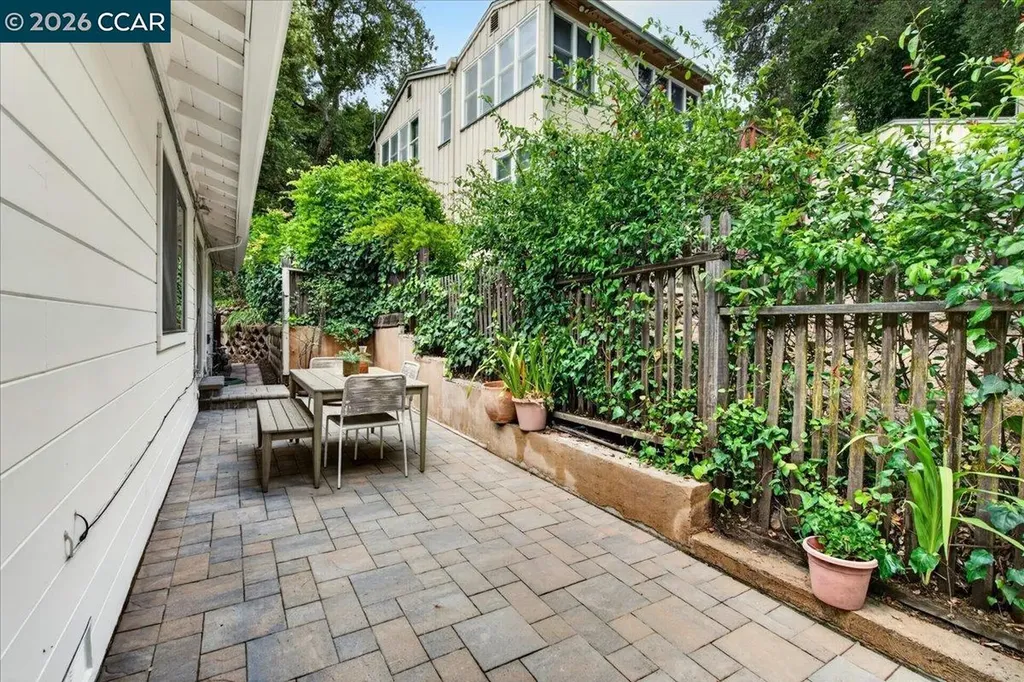 24 Las Vegas Road Orinda CA 94563