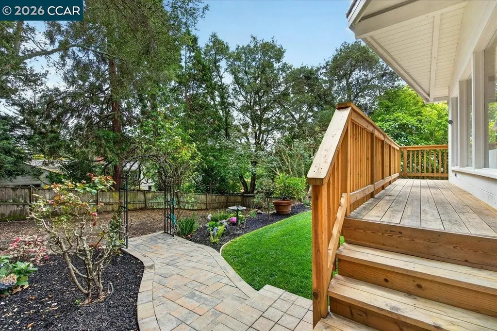24 Las Vegas Road Orinda CA 94563