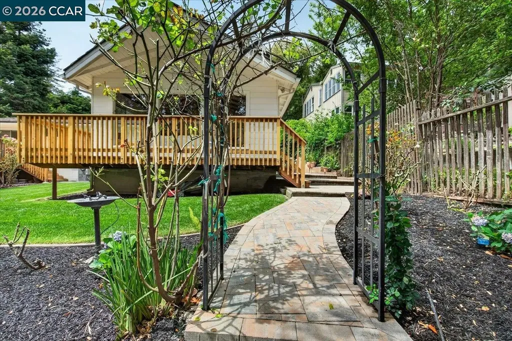 24 Las Vegas Road Orinda CA 94563