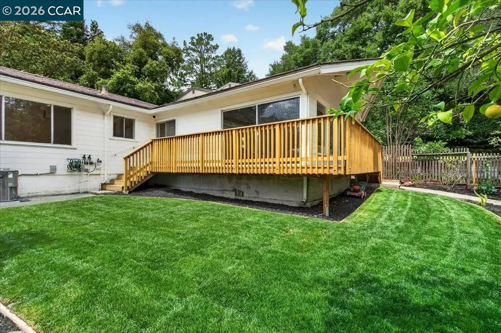 24 Las Vegas Road Orinda CA 94563