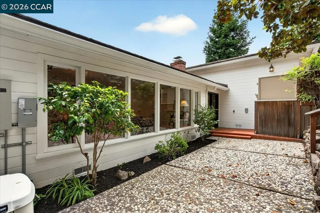 24 Las Vegas Road Orinda CA 94563