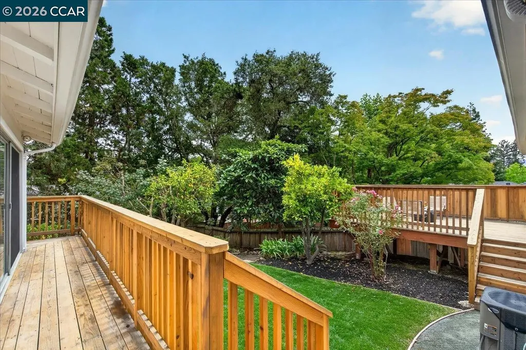 24 Las Vegas Road Orinda CA 94563