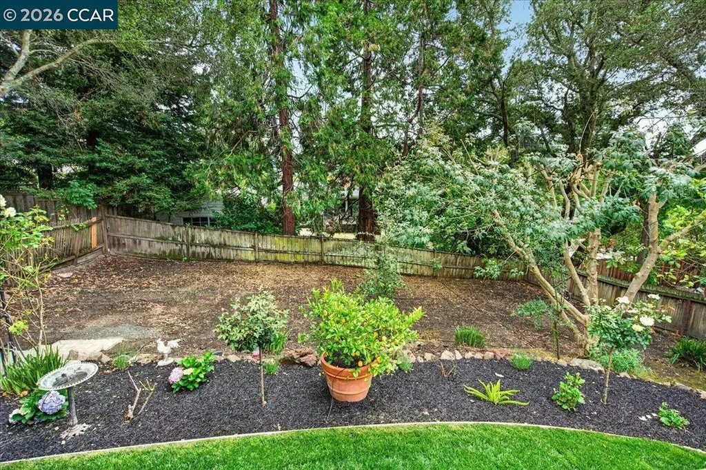 24 Las Vegas Road Orinda CA 94563