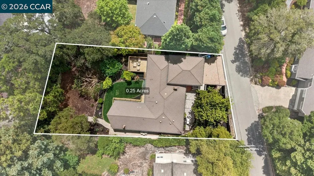 24 Las Vegas Road Orinda CA 94563