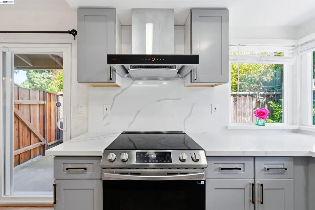 2402 Heathrow Lane San Leandro CA 94577