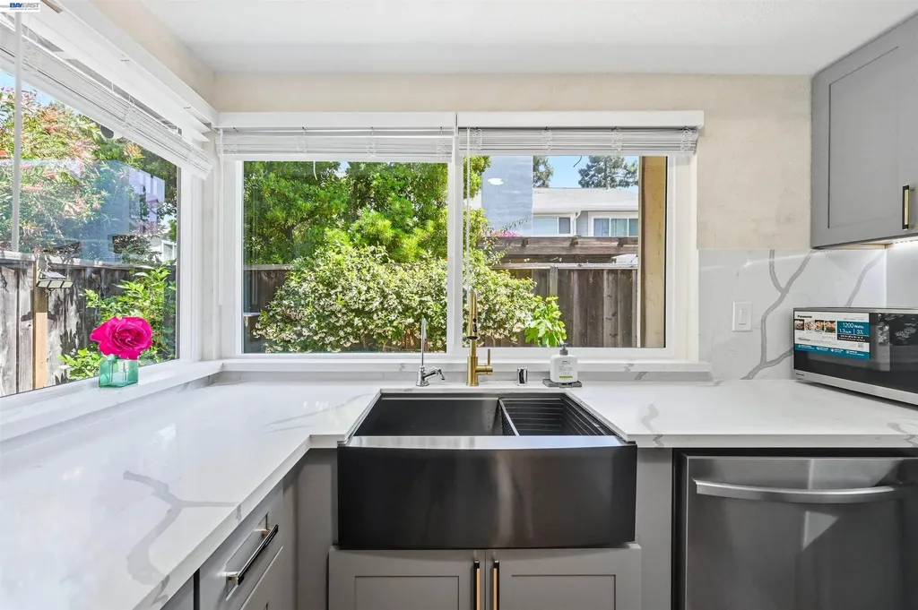 2402 Heathrow Lane San Leandro CA 94577
