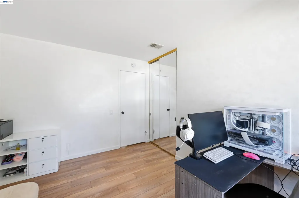 2402 Heathrow Lane San Leandro CA 94577