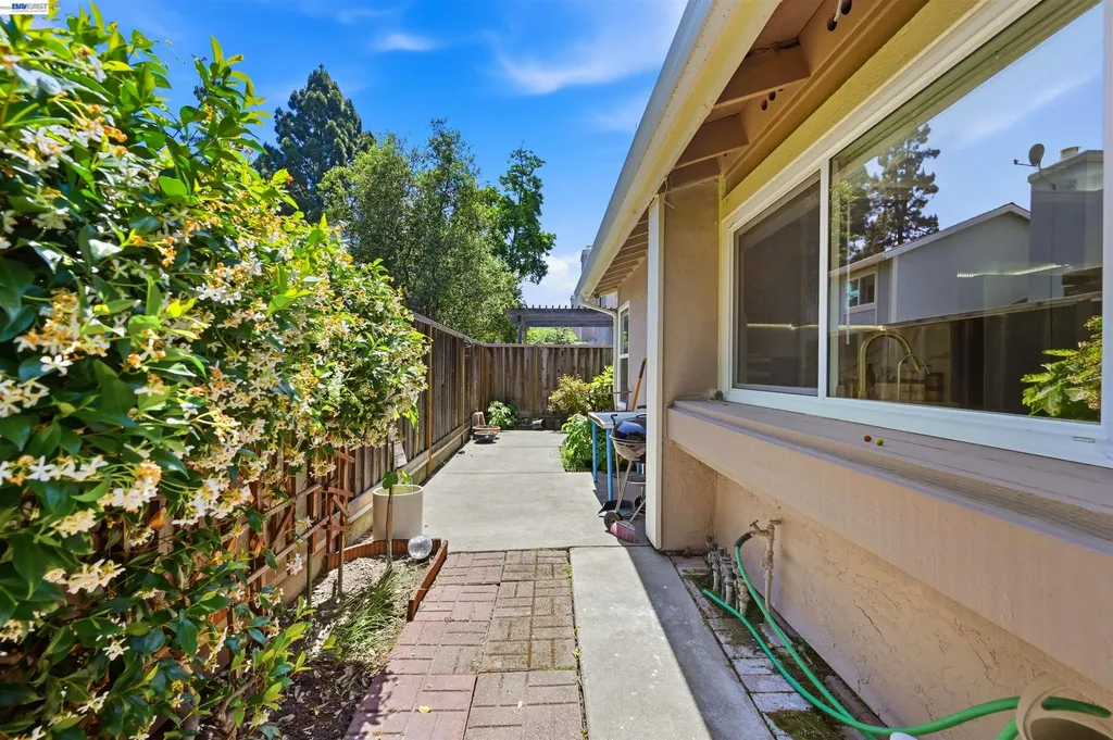 2402 Heathrow Lane San Leandro CA 94577