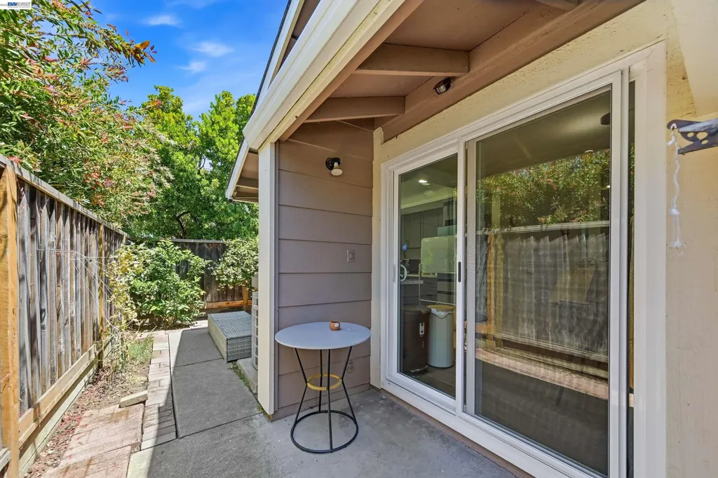 2402 Heathrow Lane San Leandro CA 94577