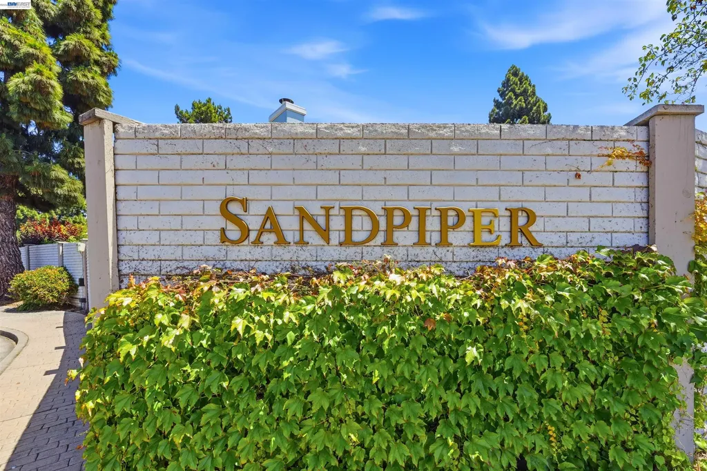 2402 Heathrow Lane San Leandro CA 94577