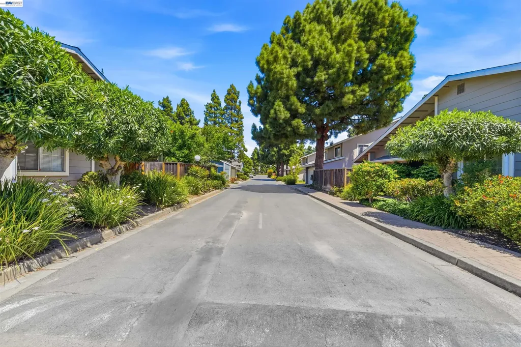 2402 Heathrow Lane San Leandro CA 94577