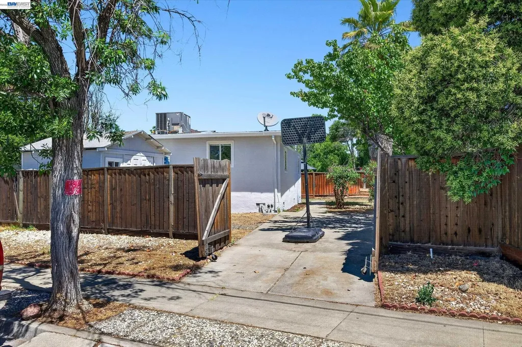 1202 P Street Livermore CA 94551