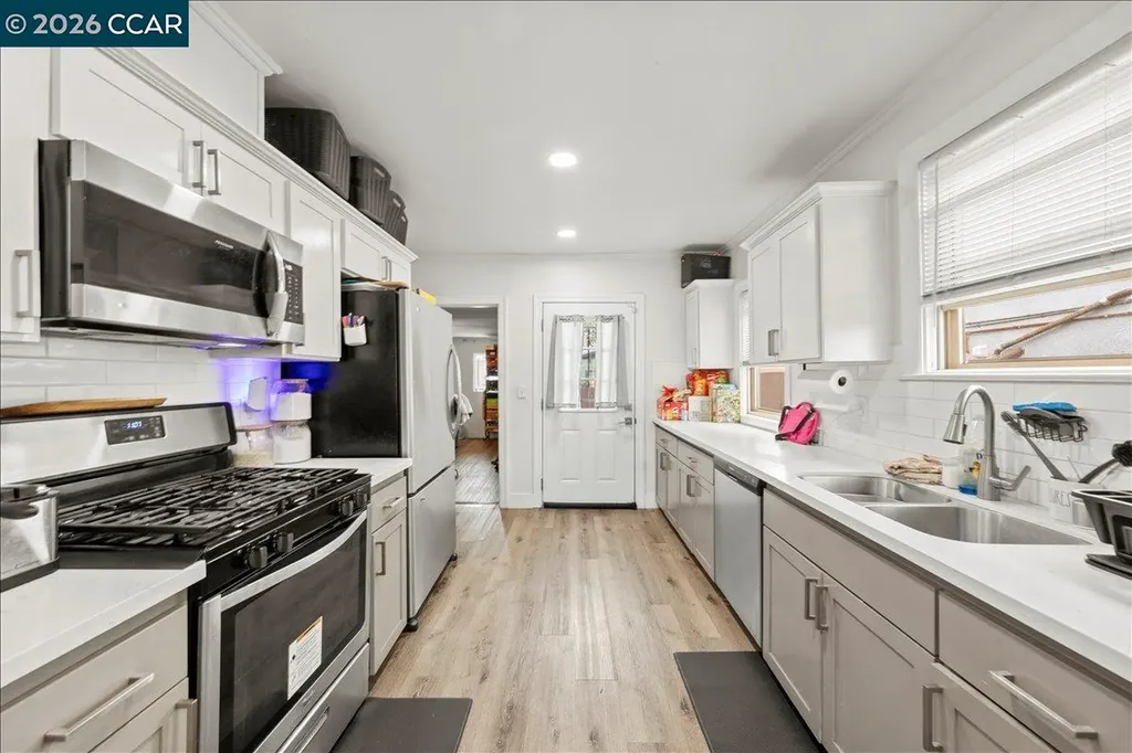 9903 Olive Street Oakland CA 94603