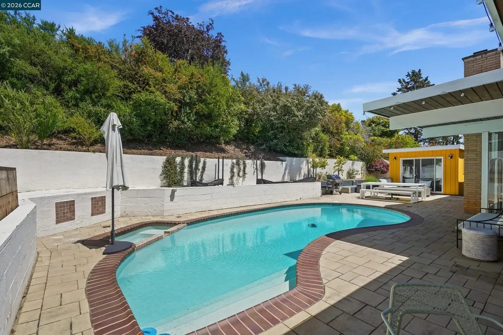 8010 Shay Drive Oakland CA 94605