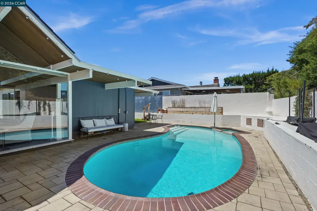 8010 Shay Drive Oakland CA 94605