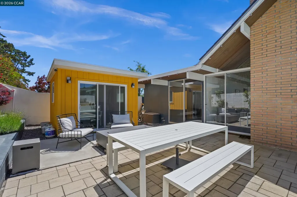 8010 Shay Drive Oakland CA 94605