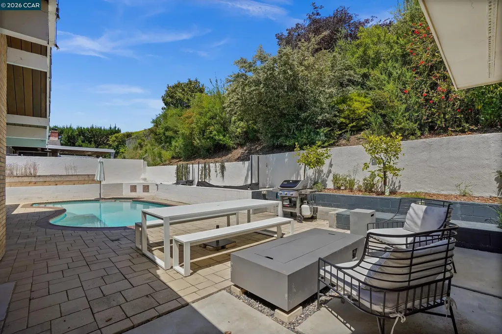 8010 Shay Drive Oakland CA 94605