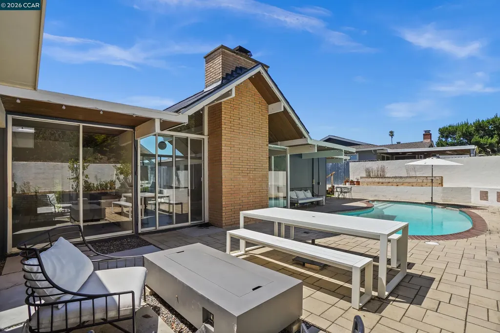 8010 Shay Drive Oakland CA 94605