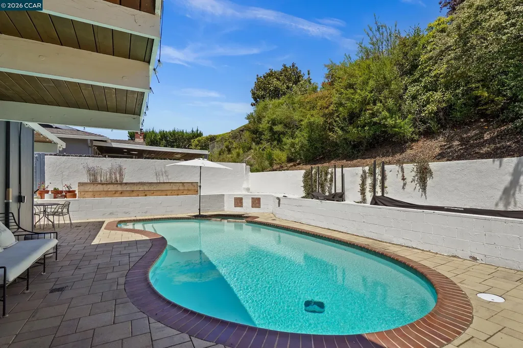 8010 Shay Drive Oakland CA 94605