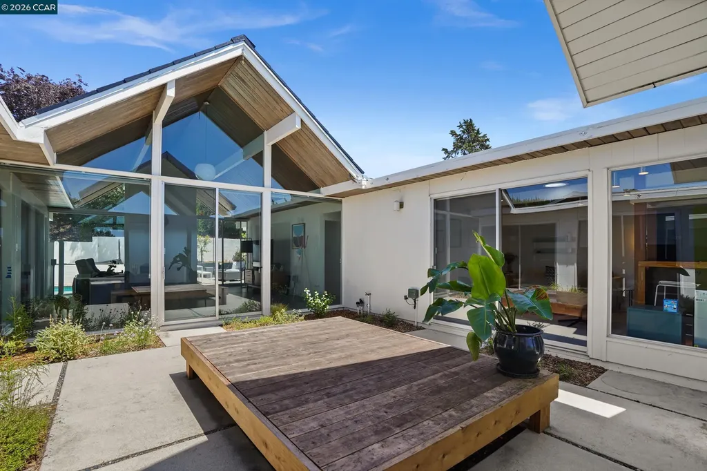8010 Shay Drive Oakland CA 94605