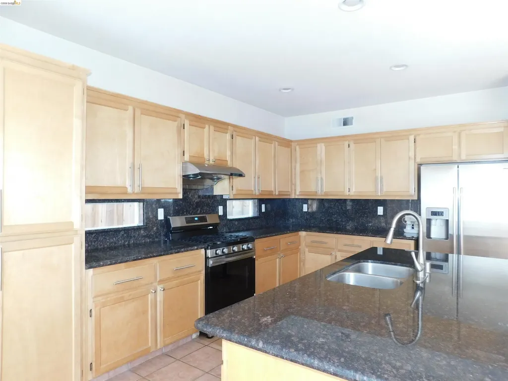 15678 Atlantus Avenue San Leandro CA 94579
