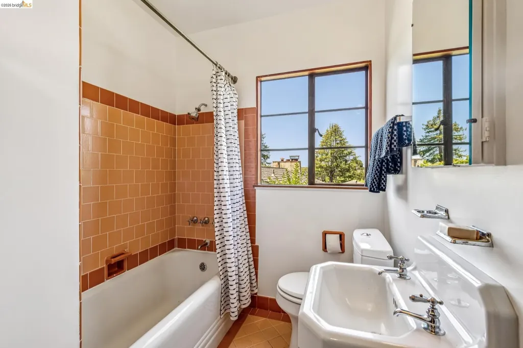 335 Vermont Avenue Berkeley CA 94707