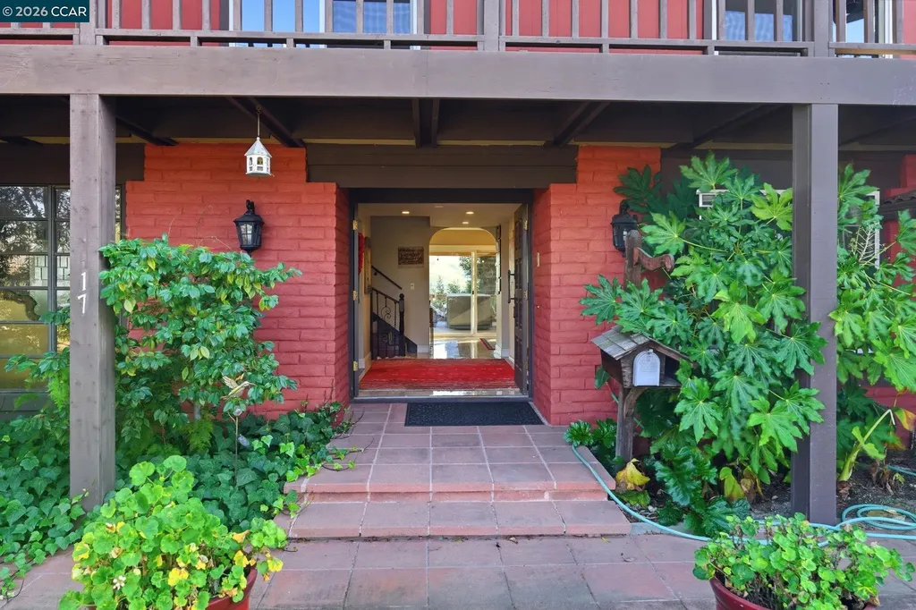 17 Corte Granada Moraga CA 94556