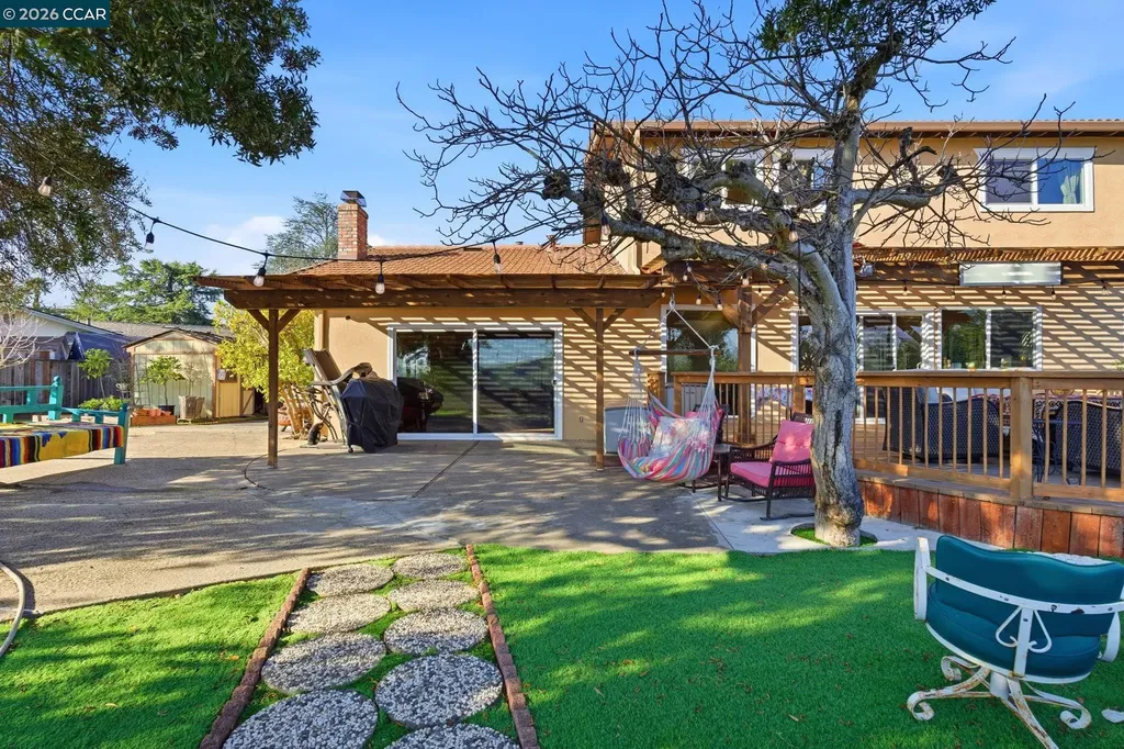 17 Corte Granada Moraga CA 94556