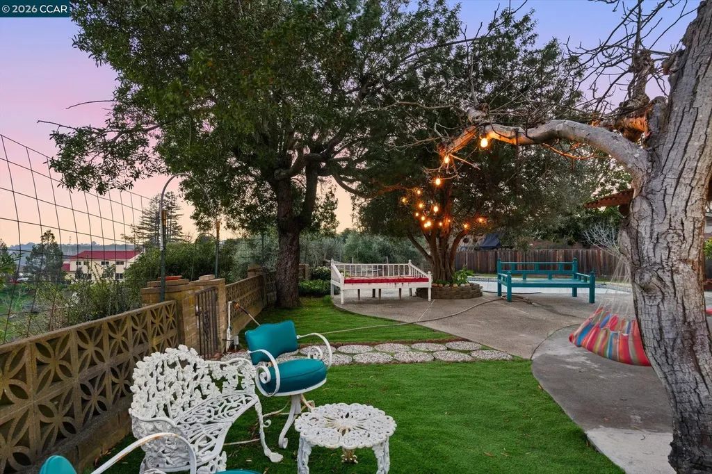 17 Corte Granada Moraga CA 94556