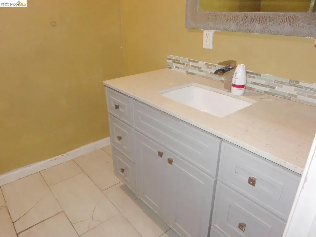 1649 72nd Avenue Oakland CA 94621