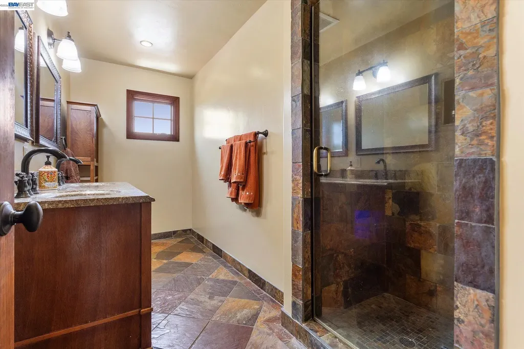 630 Rock Isle Alameda CA 94501