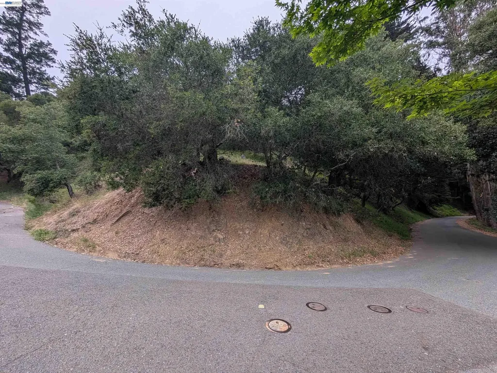 000 Girvin Drive Oakland CA 94603