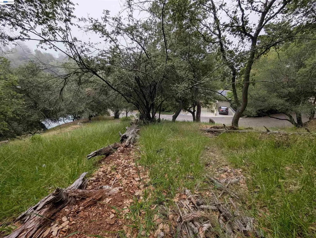 000 Girvin Drive Oakland CA 94603