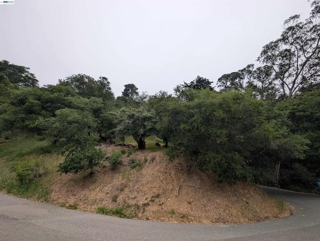 000 Girvin Drive Oakland CA 94603