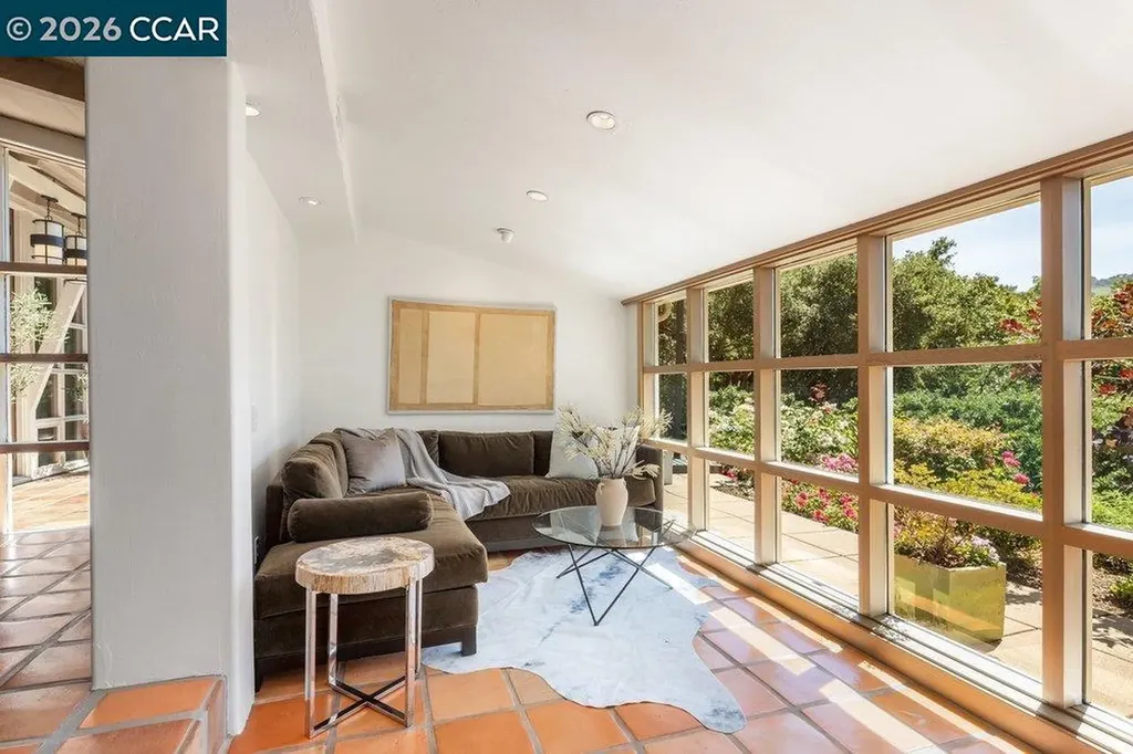 371 Camino Sobrante Orinda CA 94563